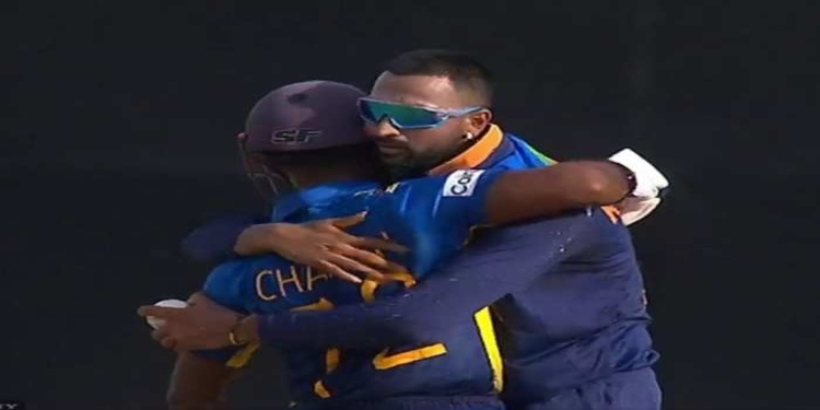 IND VS SL: क्रुणाल पांड्या ने दिखाया बड़ा दिल, श्रीलंकाई बल्लेबाज को मैदान पर लगा लिया गले, वीडियो हुआ वायरल