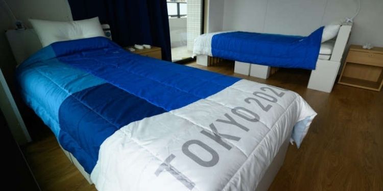 Tokyo Olympics Interesting Facts: कार्डबोर्ड से बने बेड पर सोएंगे एथलीट, जिम में भी लगाना होगा मास्क; गेम के बाद 48 घंटे के अंदर छोड़ना होगा अपना कमरा