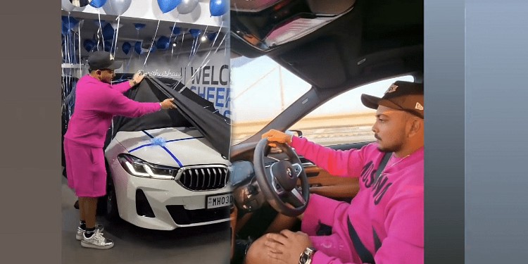 IPL 2021 फुल मस्ती के मूड में दिखे DC Team के प्लेयर Prithvi Shaw, खुद को Gifts की एक Prithvi Shaw BMW Car, Delhi Capitals के ओपनर