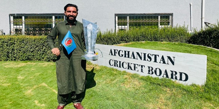T20 World Cup 2021: Afghanistan Cricket Fan ने T20 World Cup Trophy का शानदार मॉडल बनाकर अपनी Team को भेजी शुभकामनाएं - Board