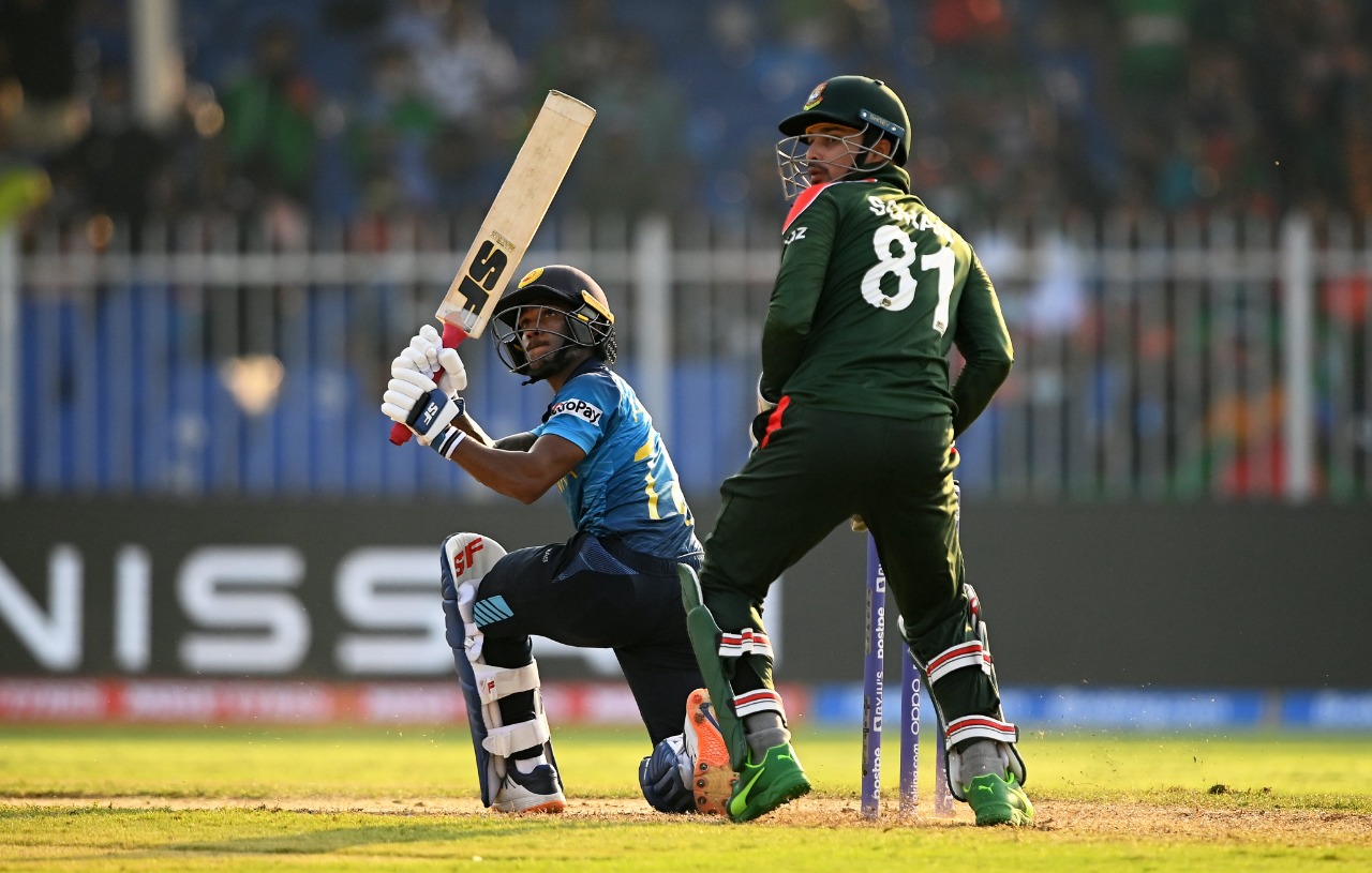 Sri Lanka vs Bangladesh Live Score: श्रीलंका और बांग्लादेश T20 World Cup सुपर 12 राउंड का अपना पहला मैच खेल रहे हैं - SL vs BAN