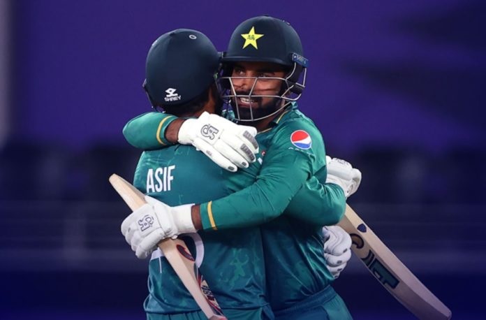 T20 World Cup, AFG vs PAK: पाकिस्तान के लिए फिर से हीरो बने आसिफ अली, जानिए सोशल मीडिया पर दिग्गजों ने क्या कहा, Pakistan vs Afghanistan