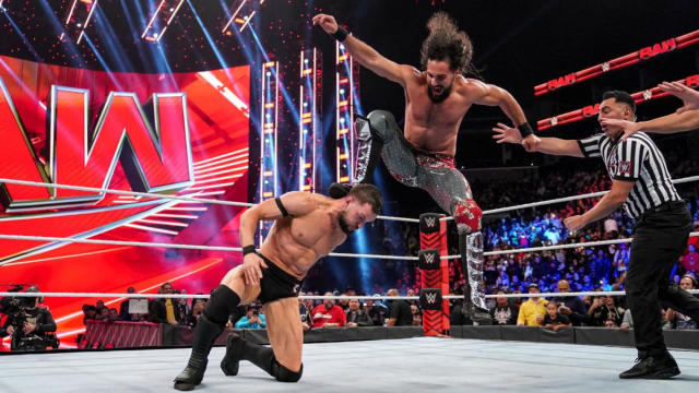 WWE Raw Highlights: Seth Rollins पर फैन के अटैक करने से लेकर नए चैंपियंस बनने तक ये हैं आज के शो के टॉप 3 मोमेंट्स, आपने देखे क्या