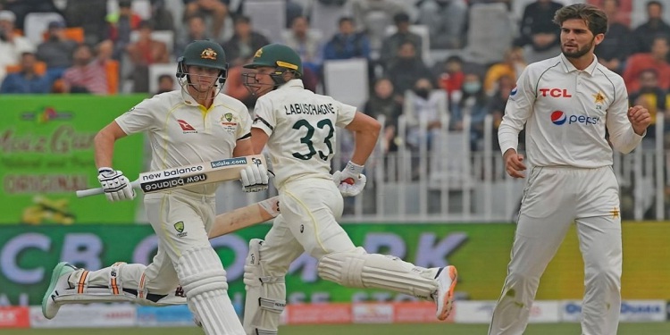 PAK vs AUS 1st Test Day 4: मेरेनस और स्टीव स्मिथ करेंगे दिन की शुरुआत, पाकिस्तान बनाम ऑस्ट्रेलिया मैच का हाल