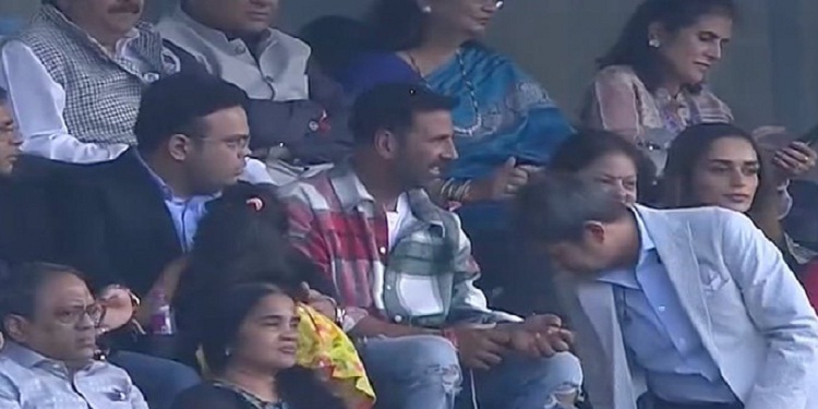 IPL 2022 Final: फाइनल देखने अक्षय कुमार पहुंचे नरेंद्र मोदी स्टेडियम, GT vs RR मुकाबले में जय शाह के साथ बैठे आए नजर