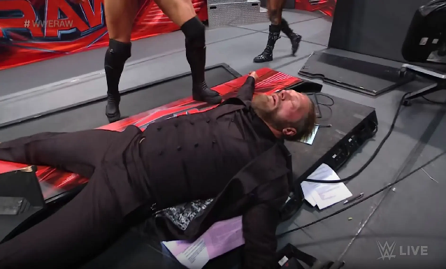 WWE RAW: Edge पर हुए हमले के बाद इस पूर्व यूनिवर्सल चैंपियन ने उड़ाया हॉल ऑफ फेमर का मजाक, ट्वीट शेयर करके कही ये बात