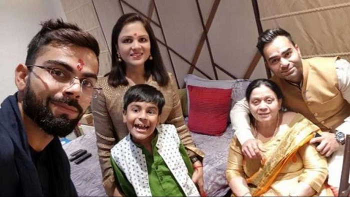 Virat Kohli With Sister & Family