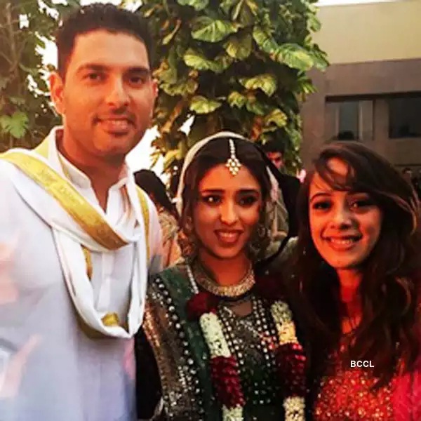 Yuvraj Singh and Wife in Rohit Sharma and Ritika Wedding