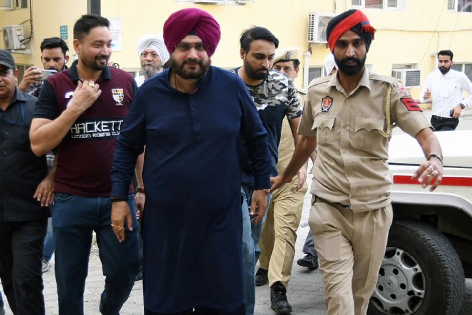 Navjot Singh Sidhu: बिना छुट्टी के लगातार सजा काटने का नवजोत सिंह सिद्धू को मिलेगा फायदा! जल्द जेल से हो सकते हैं रिहा- Check Out 