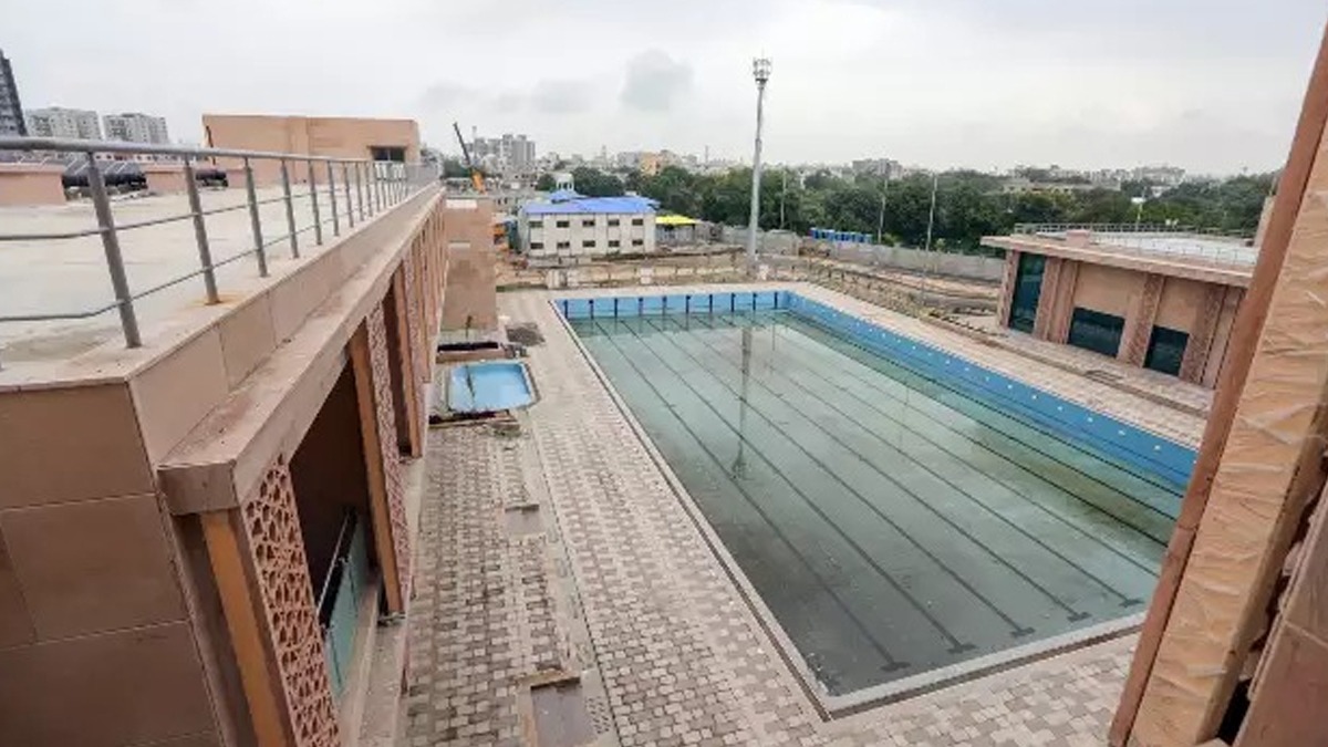 Narendra Modi Stadium: दुनिया का सबसे बड़ा स्टेडियम नहीं है किसी 5 स्टार होटल से कम, जिम से लेकर स्वीमिंग पूल तक कई सुविधाओं से लैस है नरेंद्र मोदी स्टेडियम- Check Out 