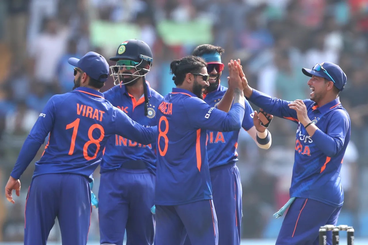 India Playing XI vs Australia: फ्लॉप शो के बाद सूर्यकुमार यादव होंगे बाहर? आखिरी वनडे में ये है भारत की संभावित प्लेइंग इलेवन: Follow IND vs AUS Live Update 
