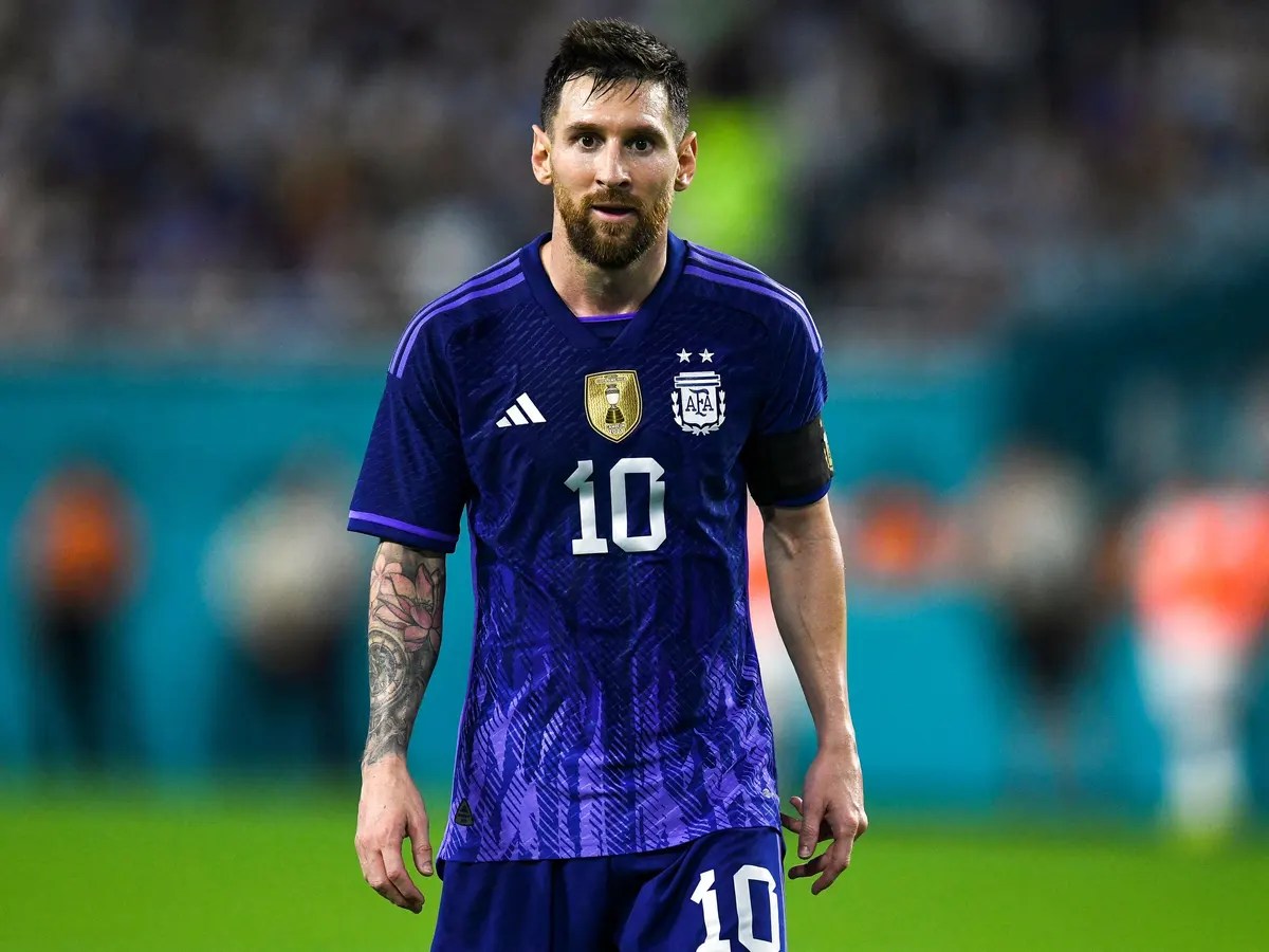Inter Miami में Lionel Messi के होने वाले डेब्यू मैच की टिकटों के दाम आसमान छू रहे हैं। Argentina के प्लेयर को देखने के लिए फैंस उत्सुक हैं।